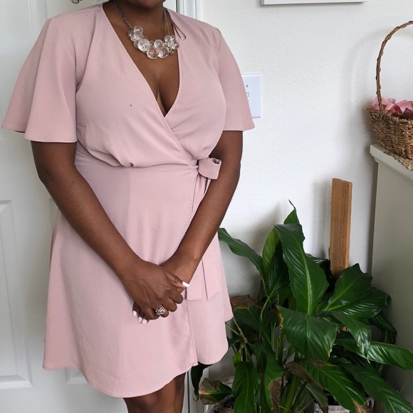 Nude Short sleeve wrap dresss - Picture 3 of 3